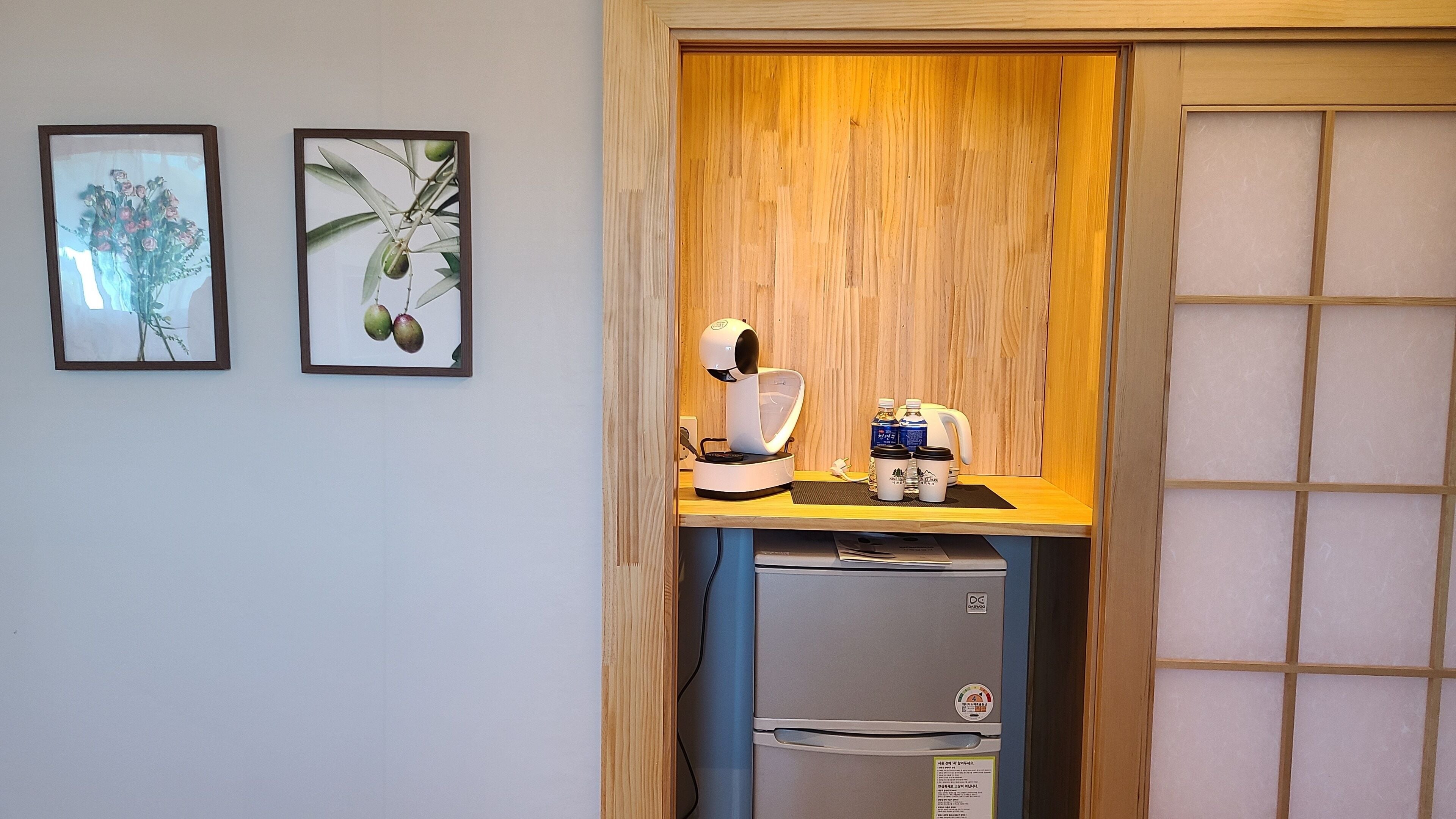 deluxe twin room, 1 bedroom, non smoking, mountain view | coffee and/or coffee maker