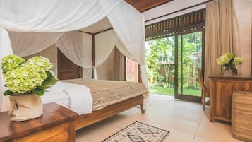 Lyxvilla - 2 sovrum - privat pool - utsikt mot bergen | 1 sovrum, vÀrdeförvaringsskÄp pÄ rummet och skrivbord