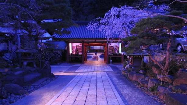A traditional Japanese building with a tiled pathway leading to the entrance. - Koyasan Sekishoin (Koya)