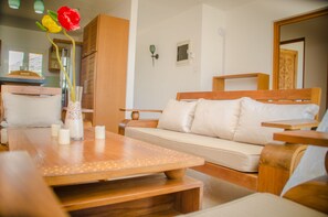 42-inch LED TV with satellite channels, TV, DVD player - Aparthotel de Tamarin (Black River)