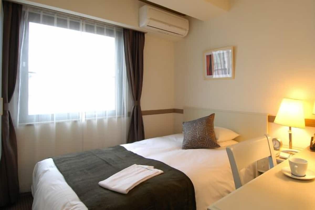 In-room safe, free WiFi, bed sheets