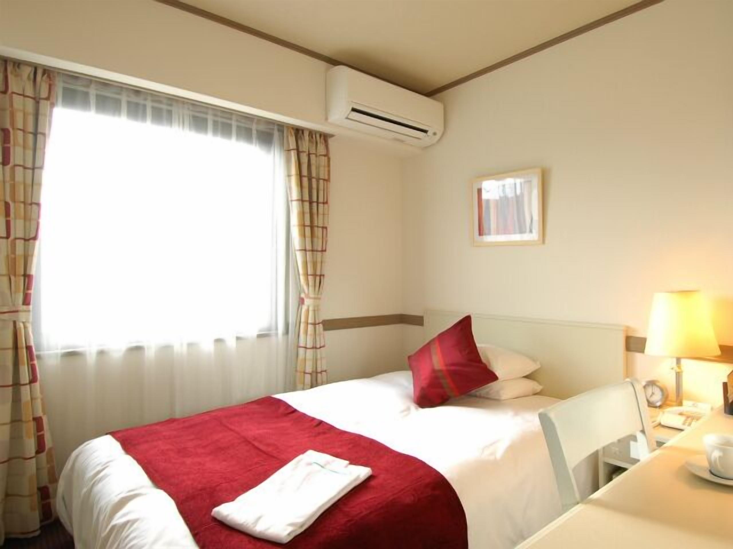 In-room safe, free WiFi, bed sheets