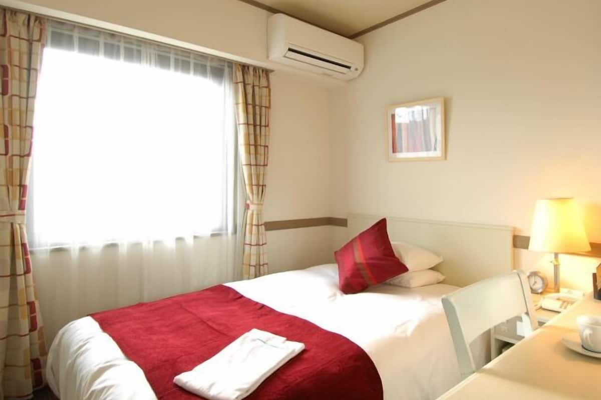 In-room safe, free WiFi, bed sheets