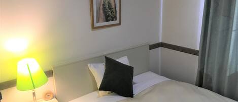 In-room safe, free WiFi, bed sheets
