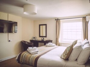 Double Room, Ensuite | WiFi - The George (Bridport)