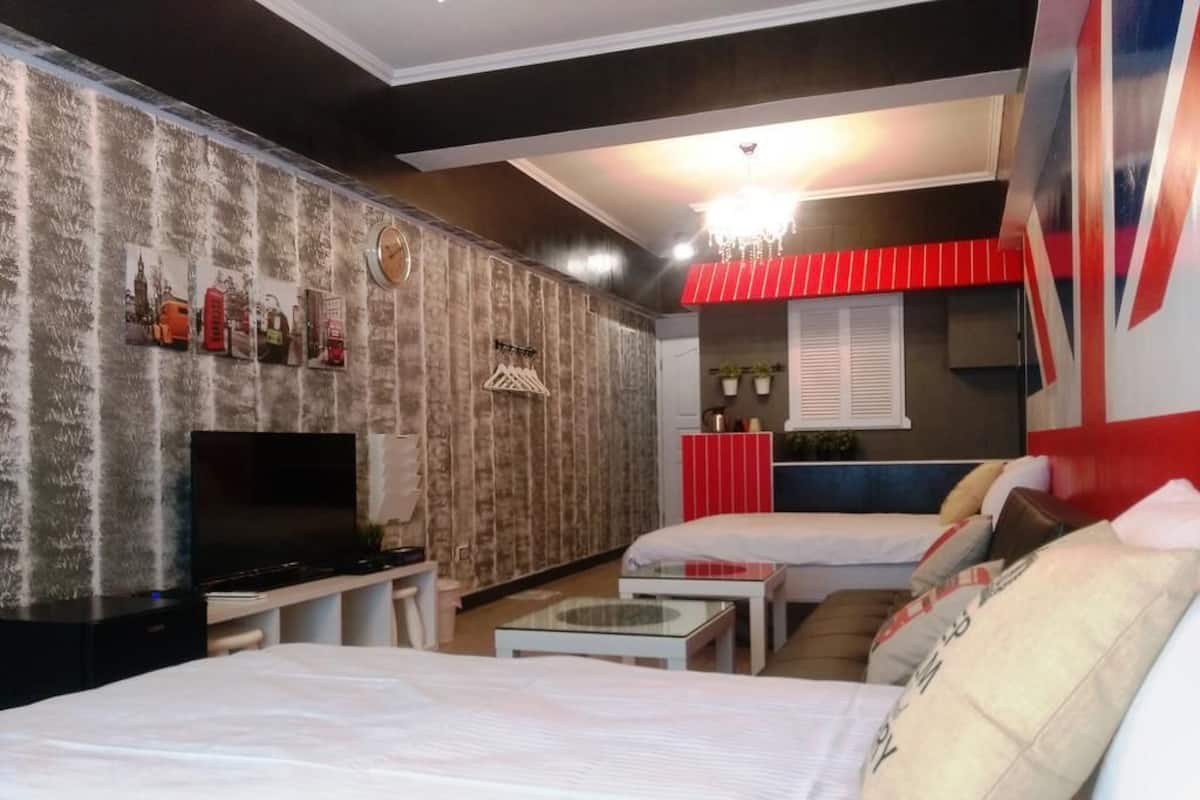 Habitación cuádruple Prestigio | Decoración personalizada y wifi gratis