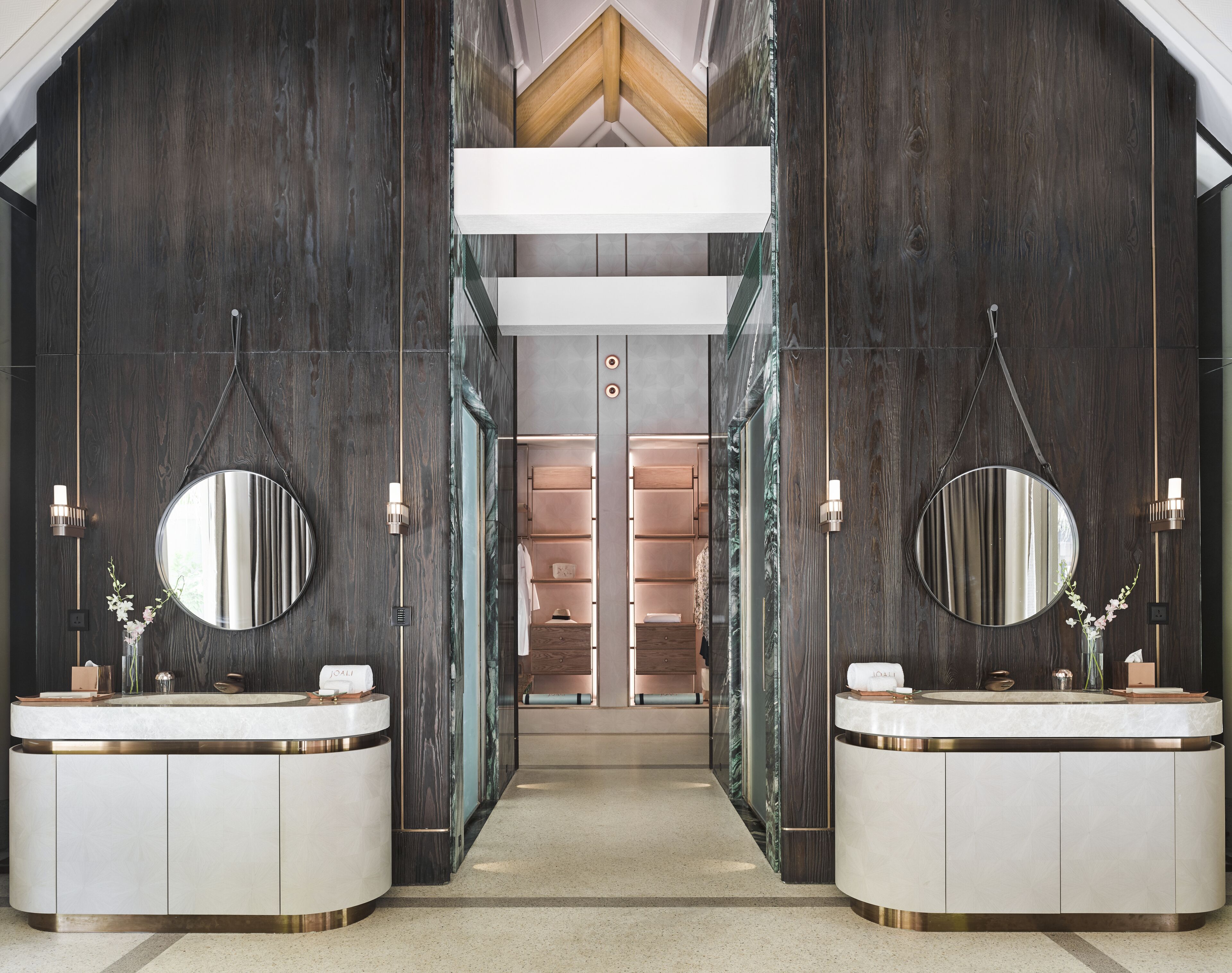 separate bathtub and shower, deep-soaking bathtub, rainfall showerhead