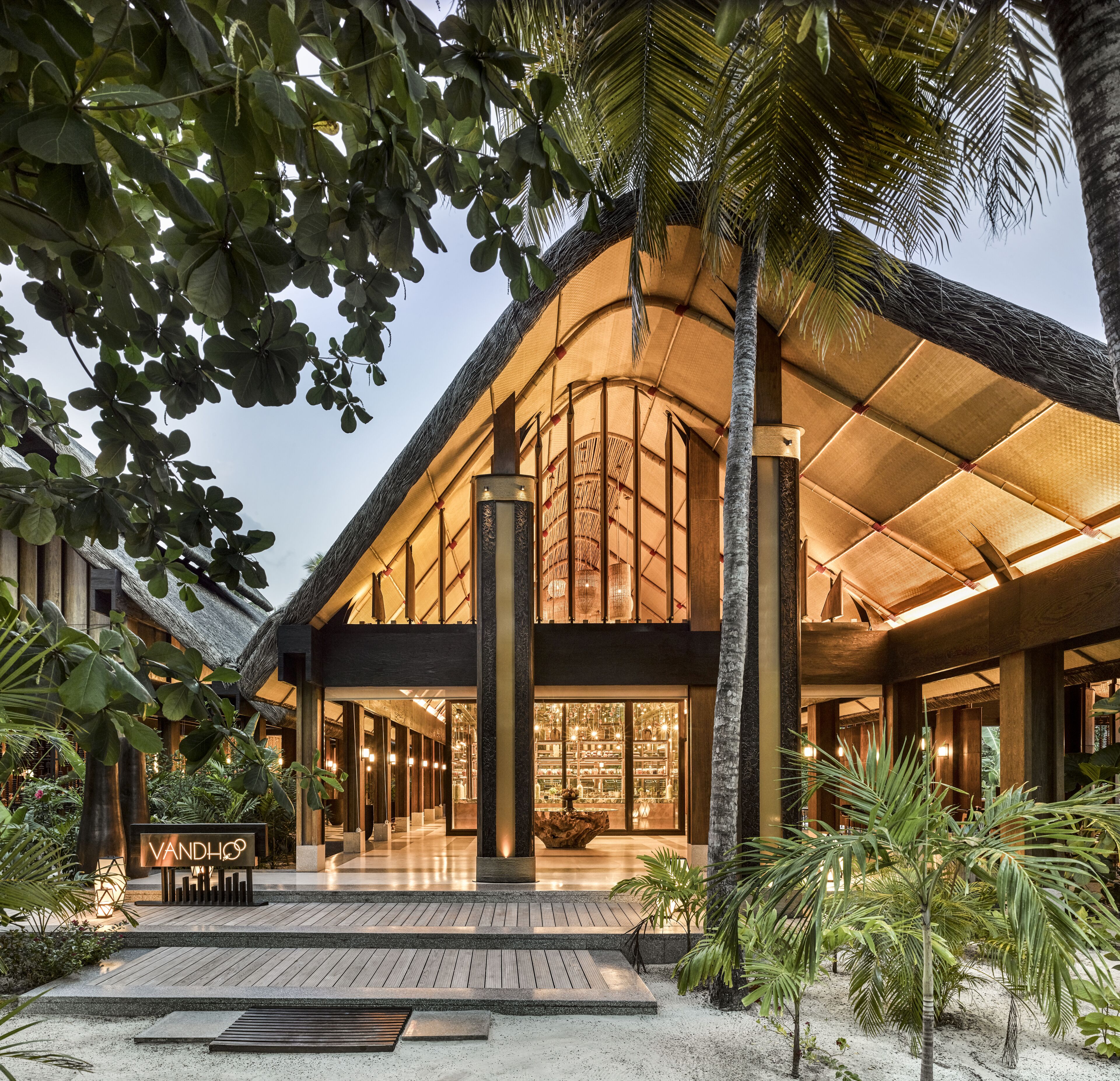 4 restaurants, breakfast, lunch served; local and international cuisine 