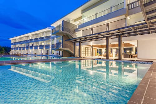 2 outdoor pools