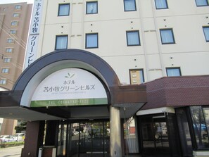 Vista frontal de la propiedad