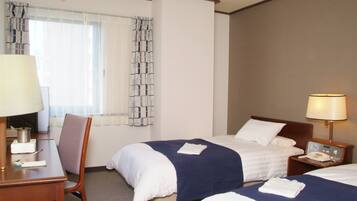 Meja kerja, Wi-Fi gratis, dan seprai linen