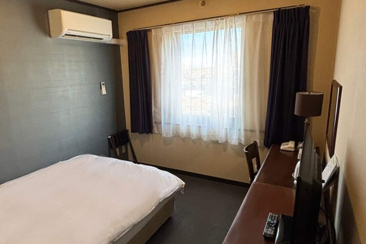 Desk, free WiFi, bed sheets