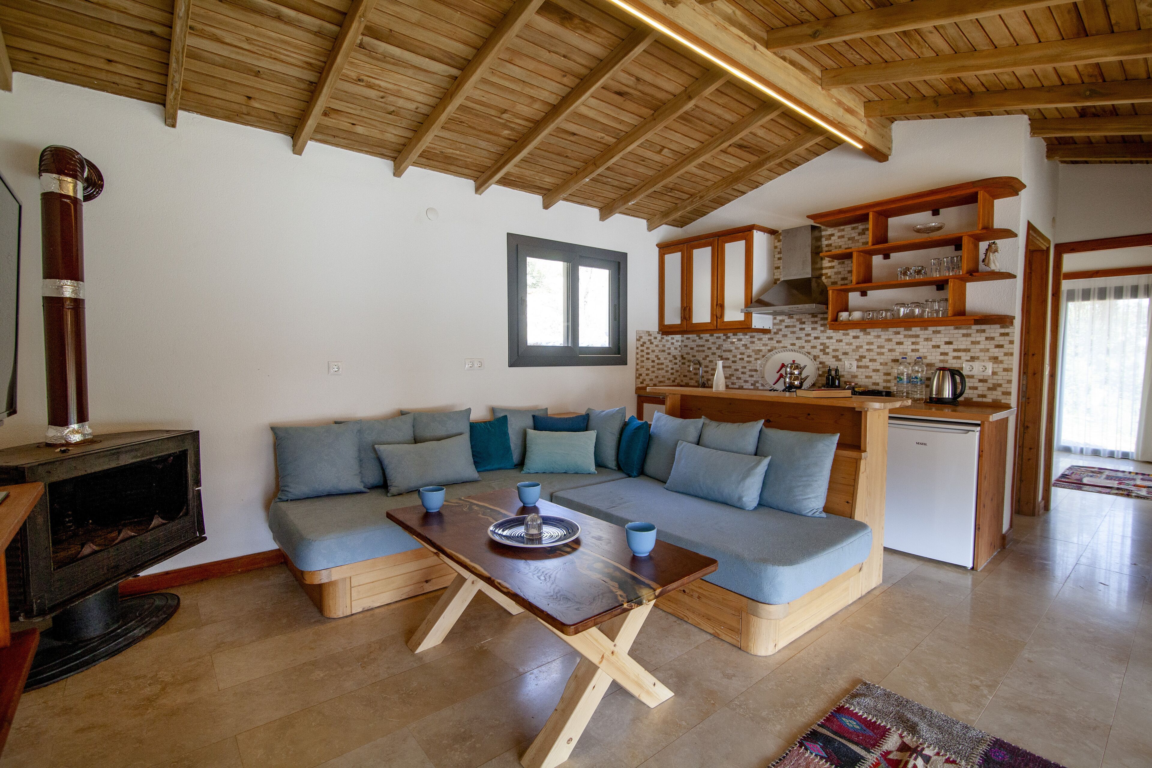 elite chalet, 2 bedrooms, non smoking, mountain view | living area | 82-cm led tv with satellite channels, tv, books
