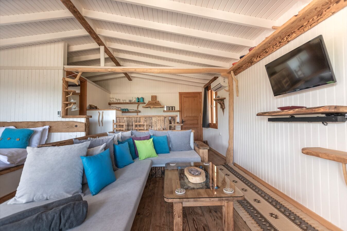 club tree house, 1 queen bed, kitchen, valley view | soundproofing, iron/ironing board, free wifi, bed sheets