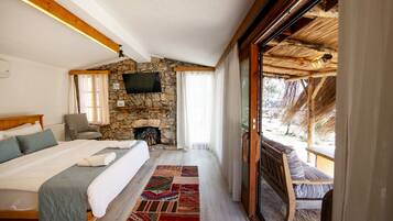 تجهيزات عازلة للصوت ومكواة/لوح كي وواي فاي مجانًا وملاءات أسرّة