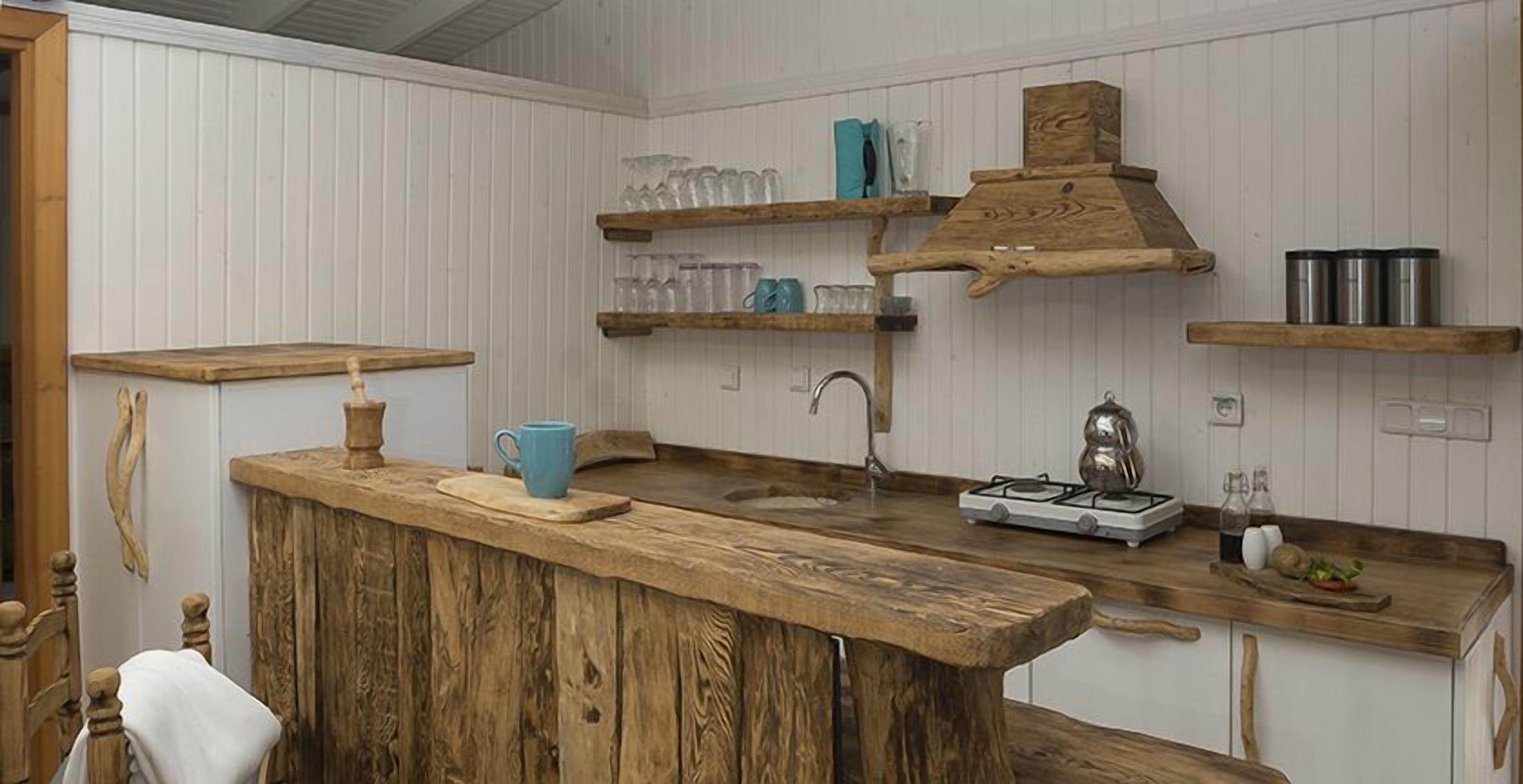 club tree house, 1 queen bed, kitchen, valley view | private kitchen | coffee/tea maker, electric kettle