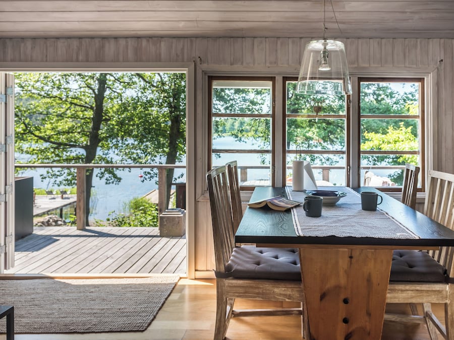 Frigorífico grande, microondas, horno y placa de cocina