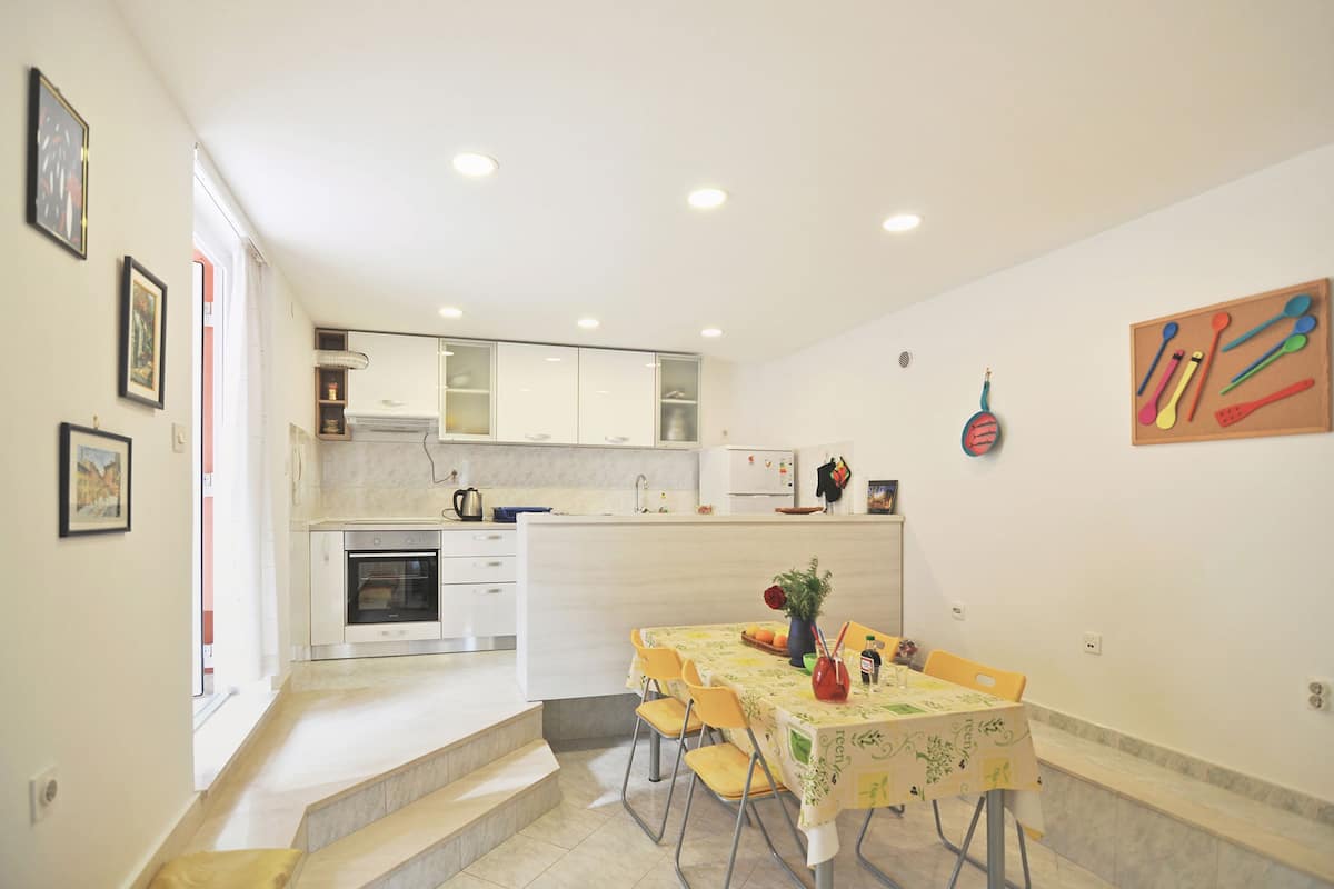 Family Apartment, Pool View | In-room dining