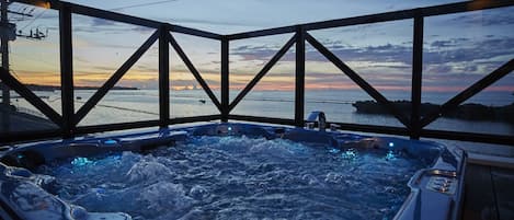 Made Ocean Front (Private Vacation Home) | Jetted bathtub