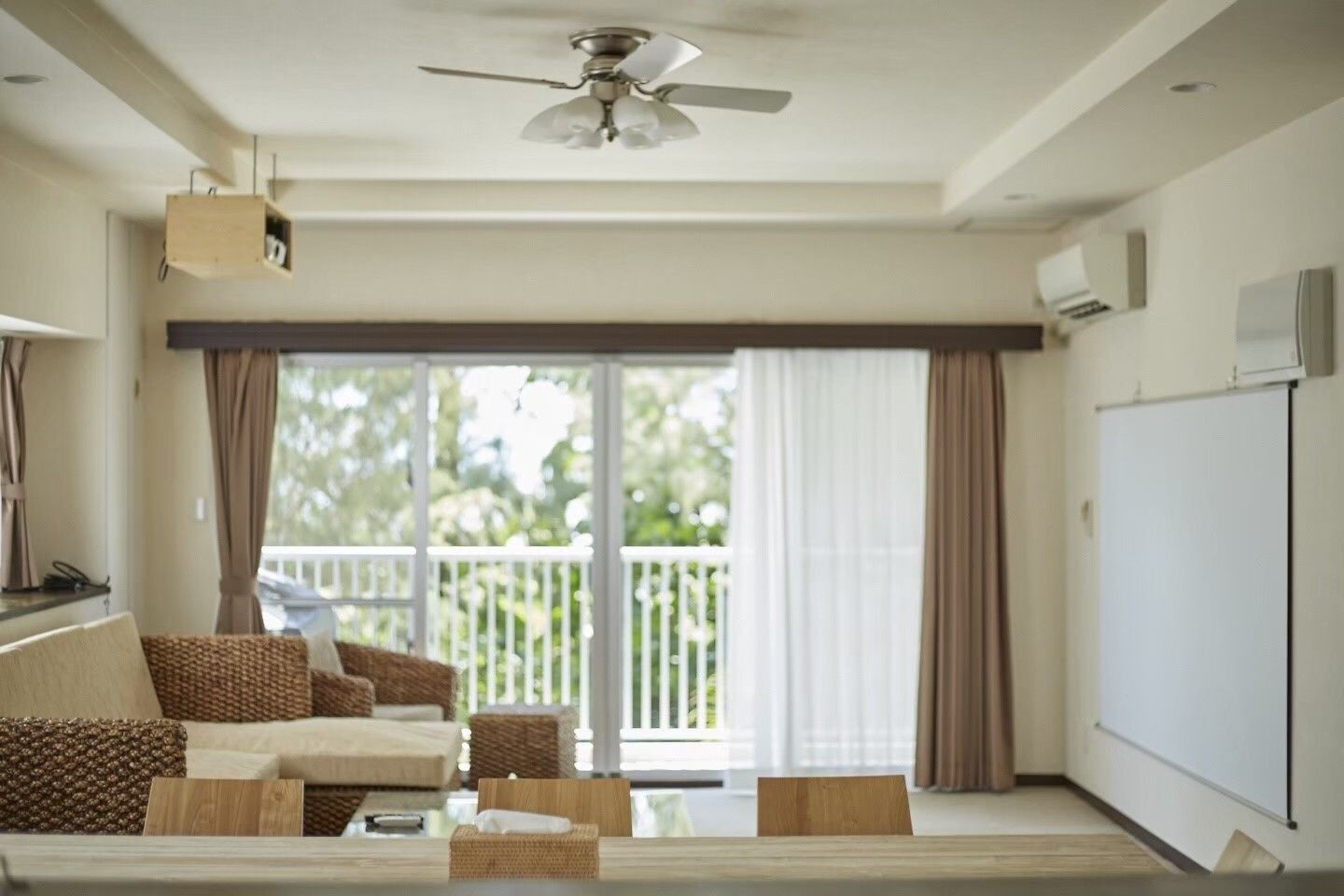 SCALLOP (Beach Apartment) Room C | Living area