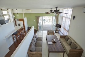 Living area - T&T Vacation Rentals (Onna)