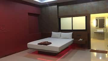 Standard Double Room | Desk, free WiFi