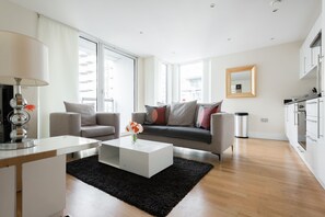 تلفزيون بشاشة مسطحة