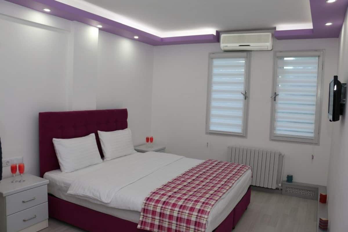 1 bedroom, premium bedding, minibar, desk