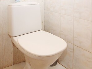 Apartemen | Kamar mandi | Kombinasi shower/bathtub dan perlengkapan mandi gratis