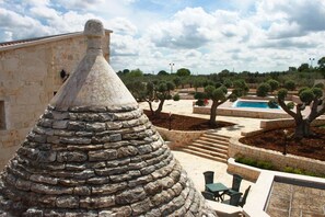 Outdoor pool, sun loungers - B&B Fiano Marchione (Castellana Grotte)