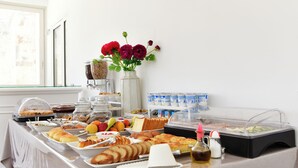 Free buffet breakfast