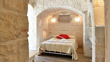 Triple Room | Free WiFi, bed sheets