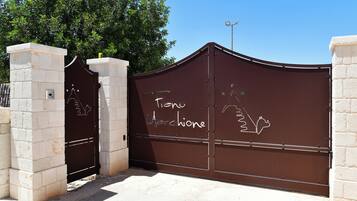 Pintu masuk hartanah