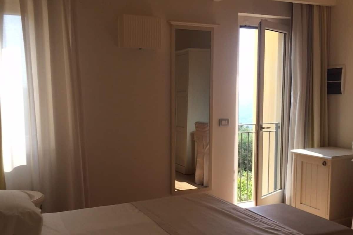 1 bedroom, minibar, individually decorated, individually furnished
