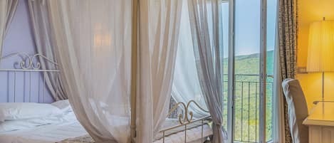 Deluxe-huone, 1 keskisuuri parisänky, näköala laaksoon | Yksityiskohta sisätiloista