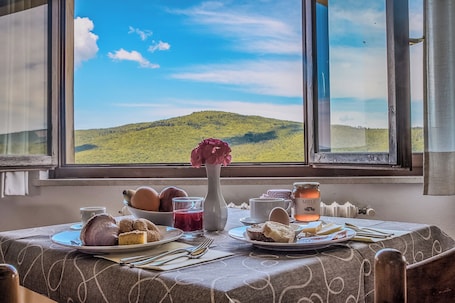 Desayuno buffet incluido todos los días. Hotel Girifalco - Nature & Relax