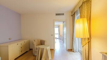 Superior-Suite, Balkon, Talblick | Wohnbereich