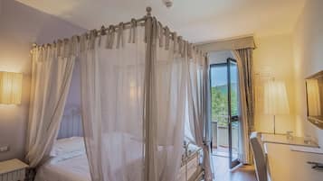 Chambre Deluxe, 1 grand lit, balcon, vue piscine | Vue de la chambre