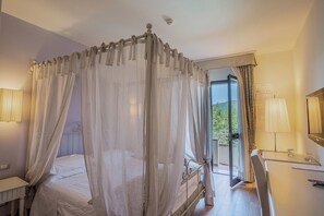 Kamar Deluks, 1 Tempat Tidur Queen, balkon, pemandangan kolam renang | Pemandangan dari kamar