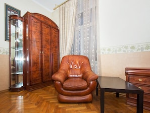 Premium bedding, soundproofing, iron/ironing board, free WiFi