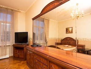 Premium bedding, soundproofing, iron/ironing board, free WiFi