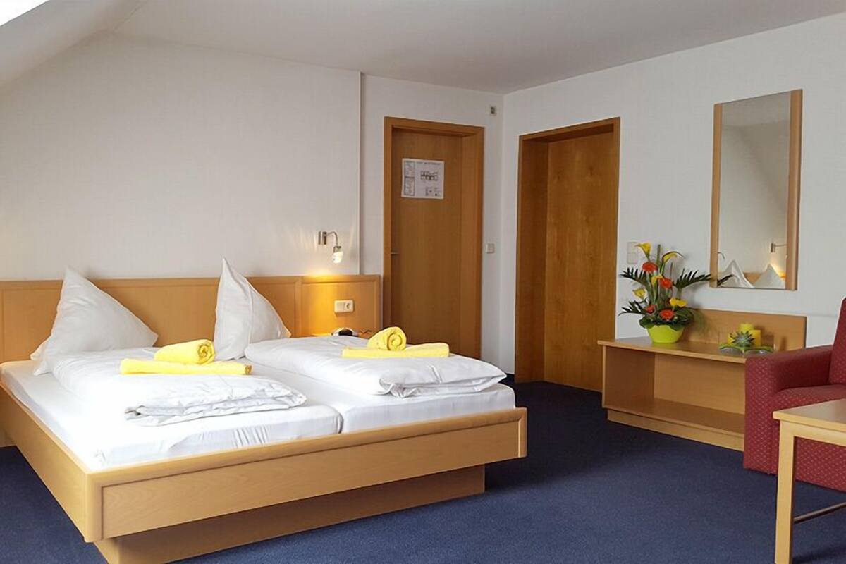 Comfort Double Room | Desk, free WiFi, bed sheets