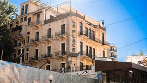 A multi-story building with the sign "LAP LACE HOTEL" on its facade. - La PLace Hotel (Zahlé)