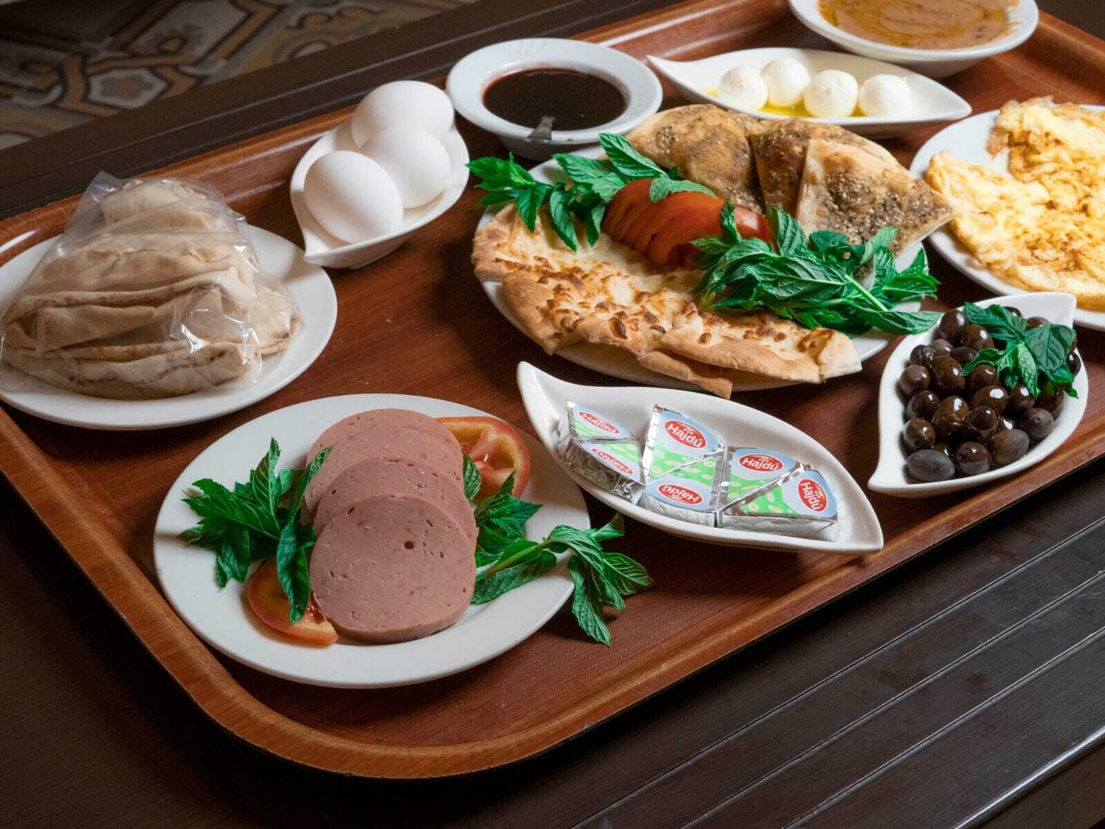 free daily cooked-to-order breakfast