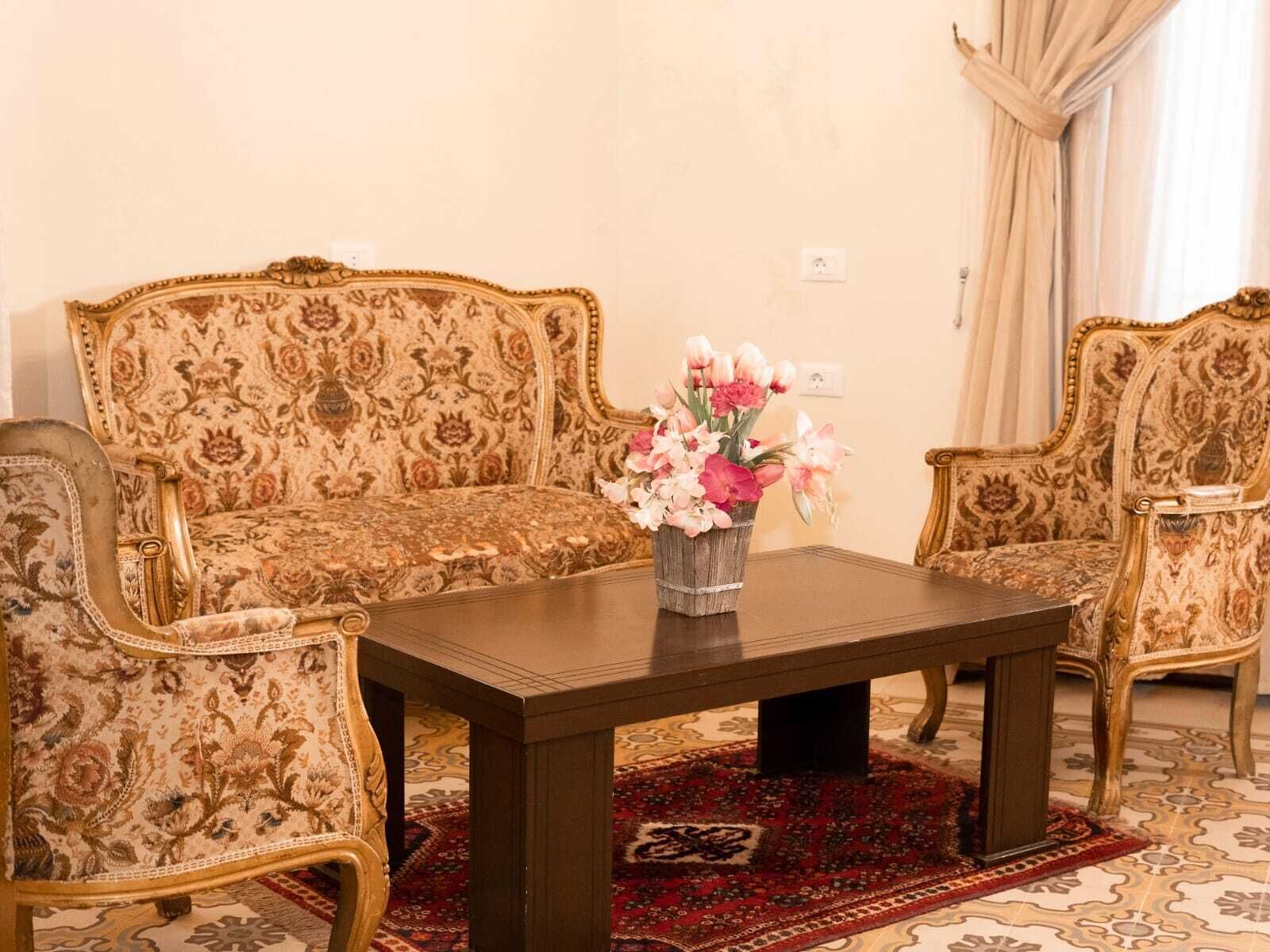 deluxe suite | living area | lcd tv