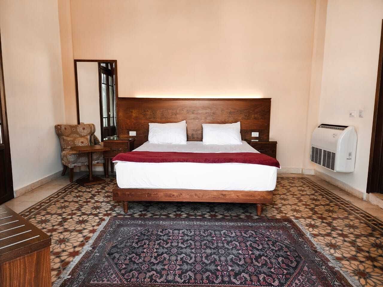 standard single room | in-room safe, desk, iron/ironing board, free cots/infant beds