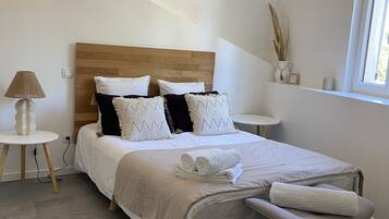 Double Room (Chic) | 1 bedroom, individually decorated, individually furnished, desk