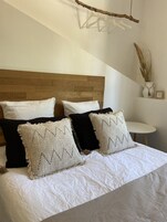 1 habitación, escritorio, cortinas blackout y sistema de insonorización