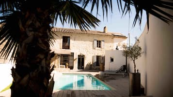 Outdoor pool, pool loungers