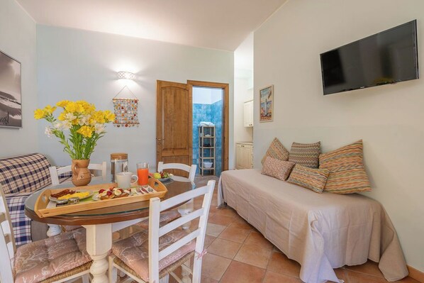 Studio | Zimmersafe, Schreibtisch, schallisolierte Zimmer, Babybetten